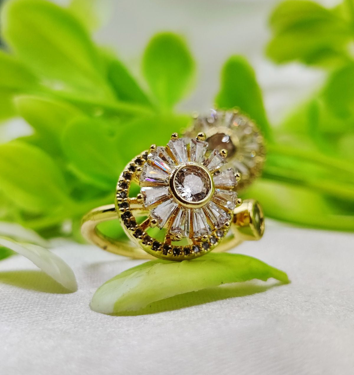 1 Piece Elegant Moveable Radiance Sunflower Ring – Timeless Sparkle 🌟 | Luxurious Design Ring | Adjustable Ring | Ring For Girls & Women ✨